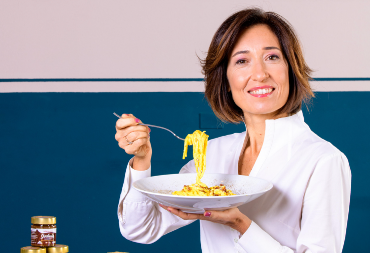 La donna che ha insegnato all’Italia a fare pace con la carbonara: da settembre il ristorante Libra diventa Cucina Evolution