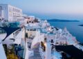 Dopo gli esami, la Grecia resta il sogno dell’estate: cresce la voglia di viaggiare tra le isole del Mediterraneo